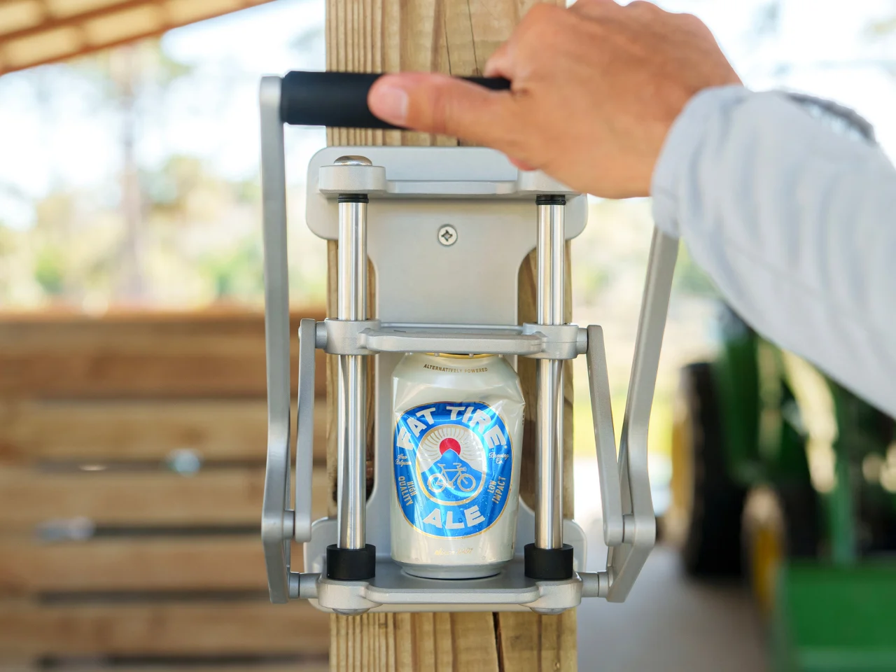 YETI Can Crusher: Alat Daur Ulang yang Bikin Hancurin Kaleng Jadi Menyenangkan